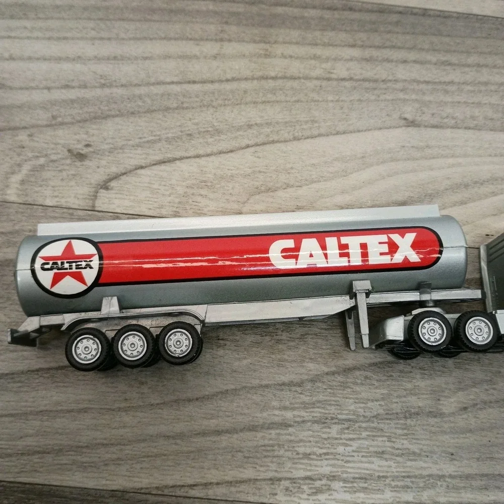 1995 New Ray CALTEX Tanker Semi Truck & Trailer Plastic Total Length 8 1/2